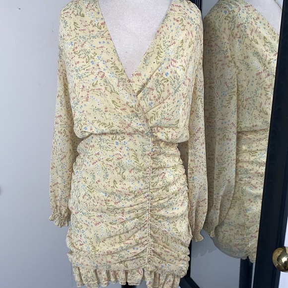PALE BUTTER YELLOW FLORAL MILKMAID MABLE DRESS WRAP TOP W/ROUCHED SKIRT KEYHOLE - Picture 2 of 12